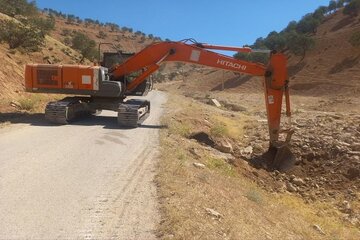 اصلاح آبشستگی محور آنتنی چرکن در شهرستان لردگان در استان چهارمحال و بختیاری