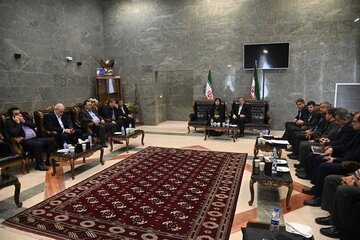 بررسی اولویت‌های راهبردی گلستان در نشست وزیر راه و شهرسازی با مدیران ارشد استان