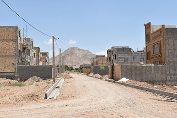 ببینید| ساخت واحدهای خودساز در اراضی ۸ هکتاری مهدیشهر استان سمنان