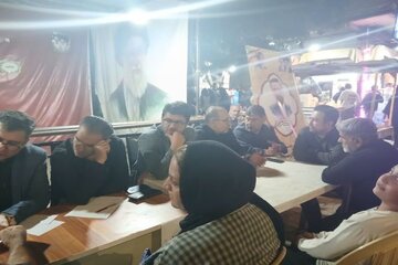 برگزاری «میز خدمت جهادی» اداره‌کل راه و شهرسازی استان زنجان در میدان انقلاب