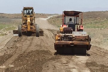 پیشرفت ۶۰ درصدی عملیات بهسازی راه روستایی «آقداش» در تربت‌حیدریه