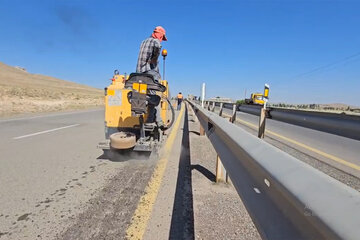 ویدئو/ اجرای احداث شیار لرزاننده طولی در مسیر بیجار-دیواندره