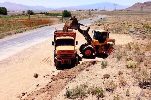 اجرای اقدامات ایمنی در راه‌های شهرستان ساوه پیش از شروع سفرهای اربعین