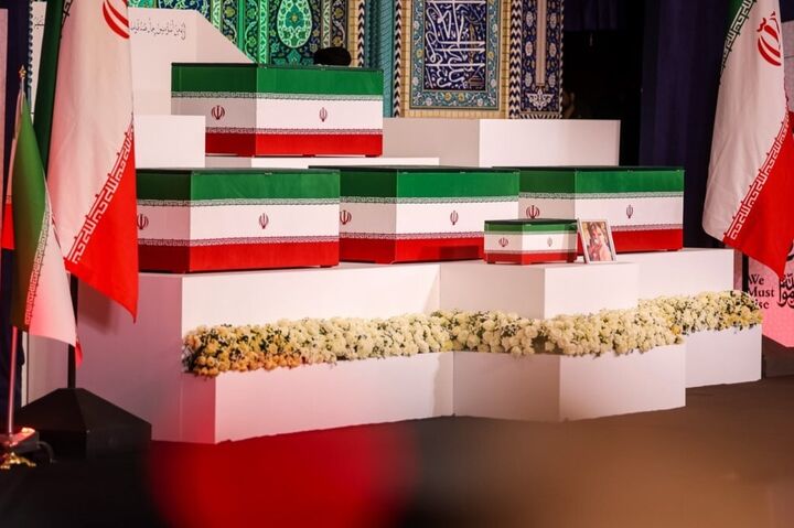 ادای احترام  وزیر راه و  شهرسازی به پیکر آقای شهید ایران