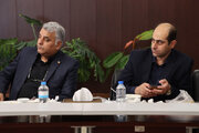 ببینید | جلسه هماهنگی خدمت‌رسانی به زائران شرکت‌کننده در مراسم تشییع پیکر رهبر شهید (ره) با حضور معاون برنامه‌ریزی و مدیریت منابع وزارت راه و شهرسازی، سرپرست شرکت فرودگاه‌ها و ناوبری هوایی ایران، معاون حمل‌ونقل سازمان راهداری و حمل‌ونقل جاده‌ای کشور، معاون مسافری شرکت راه‌آهن جمهوری اسلامی ایران