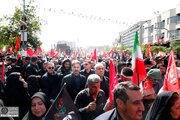 ببینید | حضور فرزانه صادق و هوشنگ بازوند، مدیرعامل شرکت ساخت و توسعه در مراسم تشییع و بدرقه رهبر شهید و قائد امت