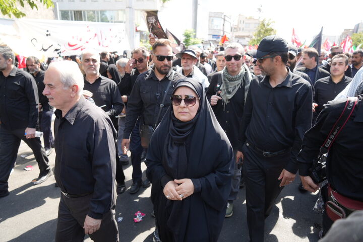 ببینید | حضور وزیر راه و شهرسازی در مراسم تشییع پیکر رهبر شهید انقلاب