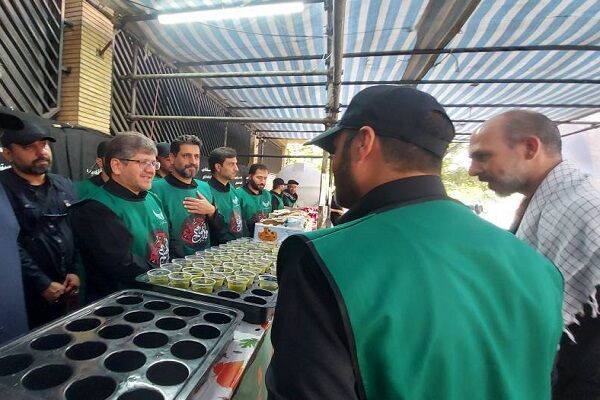 همراهی مدیرعامل راه‌آهن با خادمان و جهادگران در مراسم تشییع رهبر شهید انقلاب اسلامی
