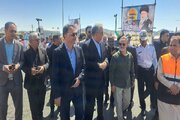 ببینید | بازدید استاندار سیستان و بلوچستان به همراه مدیر کل راهداری و حمل و نقل جاده ای از اعزام زائرین با ناوگان حمل و نقل مسافری جهت شرکت در مراسم تشییع رهبر شهید امت در مشهد مقدس