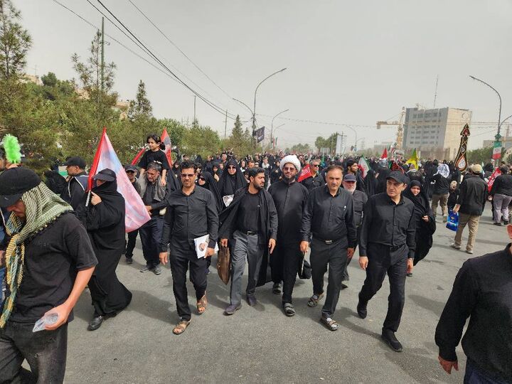 حضور مدیرعامل شرکت عمران شهرهای جدید در مراسم تشییع پیکر رهبر شهید انقلاب
