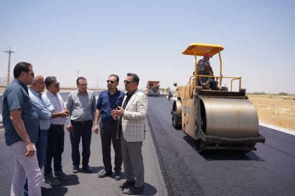 تکمیل محورهای راهبردی فارس دسترسی به شرق کشور را تقویت می‌کند