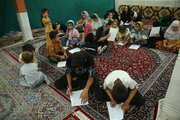 ببینید | آموزش و ارائه تجهیزات ایمنی به عابران پیاده در شهرستان خرم‌آباد