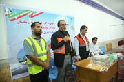 ببینید | آموزش و ارائه تجهیزات ایمنی به عابران پیاده در شهرستان خرم‌آباد