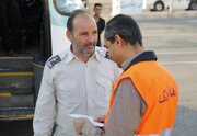 ببینید/ کنترل و نظارت بر ناوگان حمل‌ونقل عمومی مسافری محور کرمان-راور توسط کارشناسان اداره کل راهداری و حمل‌ونقل جاده‌ای استان کرمان
