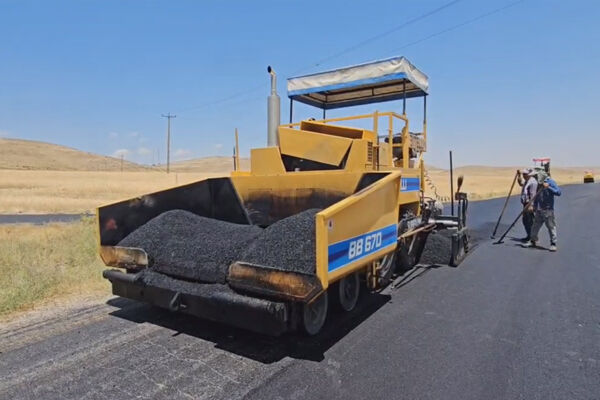 عملیات روکش آسفالت محور روستایی قمچقاي  بیجار