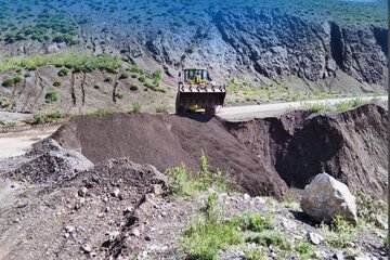 بازگشایی اضطراری مسیر دسترسی ۲۱ روستای شهرستان خوی در نخستین ساعات پس از وقوع سیلاب