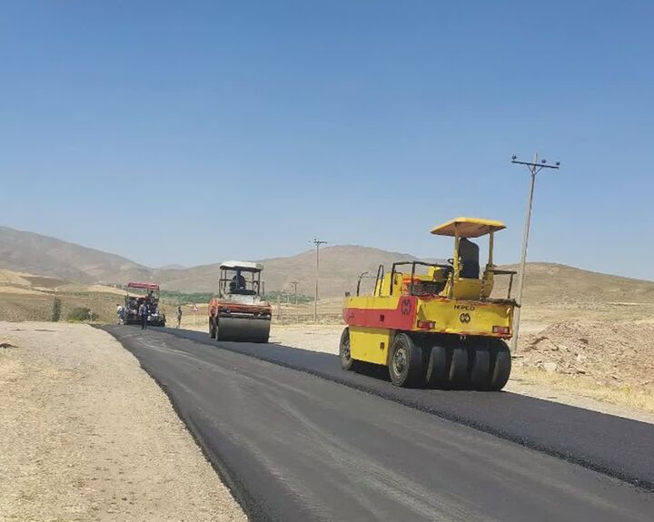 آغاز روکش آسفالت ۳.۵ کیلومتر روستای فلج در استان زنجان