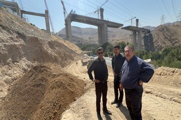 ببینید | بازدید داریوش باقرجوان مدیر کل راهداری و حمل و‌نقل جاده ای استان البرز از روند احداث پروژه کنارگذر پل شهید رئیسی (B1)