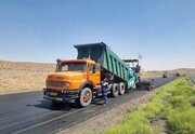 ببینید/ اجرای عملیات بهسازی و روکش آسفالت محور شهربابک- انار در استان کرمان