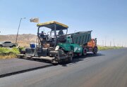 ببینید/ اجرای عملیات بهسازی و روکش آسفالت محور شهربابک- انار در استان کرمان