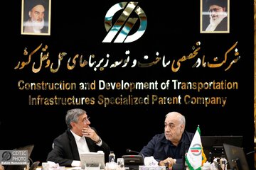 ببینید | نشست مدیرعامل شرکت ساخت و توسعه با سعید شاهرخی استاندار لرستان