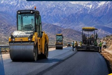 ۲۲۰ کیلومتر عملیات آسفالت در محورهای شریانی و ترانزیتی آذربایجان غربی در حال اجراست