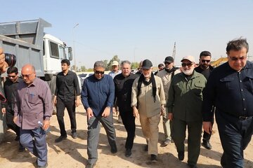 ببینید| بازدید رئیس ستاد مرکزی اربعین کشور به همراه استاندار و مدیرکل راه و شهرسازی خوزستان از پل کنار گذر سوسنگرد