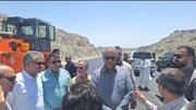 ببینید| بازدید استاندار به همراه جمعی از مسئولان سیستان و بلوچستان از عملیات ساخت بزرگراه زاهدان- خاش