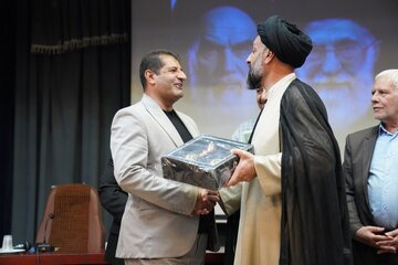 پایان سال‌ها بلاتکلیفی؛ اسناد ۱۸ هکتار از اراضی چشمه لادر خمینی‌شهر با پیگیری راه و شهرسازی اصفهان به شهرداری واگذار شد