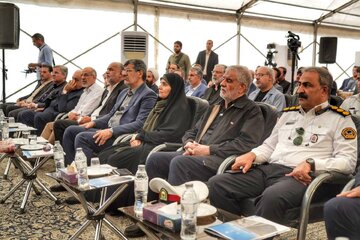 ببینید|  آغاز عملیات اجرایی قطعه اردکان-مهریز از آزادراه نطنز-یزد-سیرجان و بهره‌برداری از ۲۵۰ کیلومتر روکش آسفالت در محورهای شریانی استان یزد