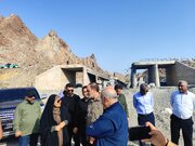 بازدید فرزانه صادق وزیر راه و شهرسازی از پل آسیب دیده در حملات و تجاوز دشمن آمریکایی به زیر ساخت های جاده‌ای محور مواصلاتی بندرعباس -رودان