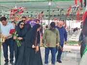 وزیر راه و شهرسازی با حضور در مزار شهدای شهرستان میناب، به شهدای حادثه مدرسه شجره طیبه ادای احترام کرد.