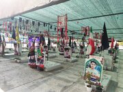 وزیر راه و شهرسازی با حضور در مزار شهدای شهرستان میناب، به شهدای حادثه مدرسه شجره طیبه ادای احترام کرد.