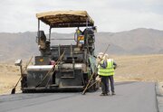 ببینید/ اجرای عملیات آسفالت راه روستایی دره مرید بافت در استان کرمان