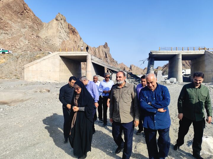 عملیات آواربرداری و ترمیم مسیرهای آسیب دیده هرمزگان بی وقفه ادامه دارد