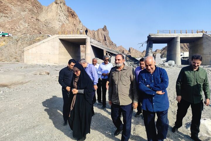 عملیات آواربرداری و ترمیم مسیرهای آسیب دیده هرمزگان بی وقفه ادامه دارد