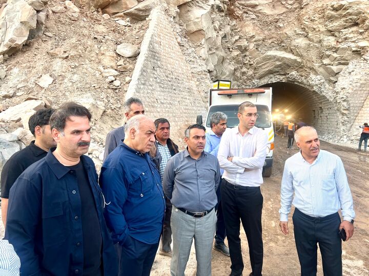 بازدید میدانی معاون وزیر راه و شهرسازی از محل بازگشایی پل‌ها و تونل آسیب‌دیده محور بندرعباس-سیرجان