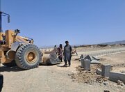 ببینید| تداوم بی وقفه آماده سازی سایت نهضت ملی مسکن شهرستان مرزی سراوان سیستان و بلوچستان در دوران جنگ