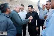 ببینید | بازدید وزیر راه و شهرسازی به همراه هوشنگ بازوند و جمعی از معاونان وزارت راه و شهرسازی، از پل‌های گچین در محور بندرعباس-بندرخمیر/۱