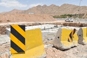 استمرار عملیات اجرایی تقاطع غیرهمسطح بیمارستان خرداد مهدیشهر استان سمنان در روزهای گرم تابستان
