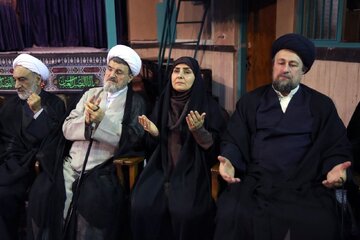 ببینید|حضور فرزانه صادق وزیر راه و شهرسازی در مراسم گرامیداشت یاد و خاطره رهبر شهید انقلاب در حسینیه شماره یک جماران