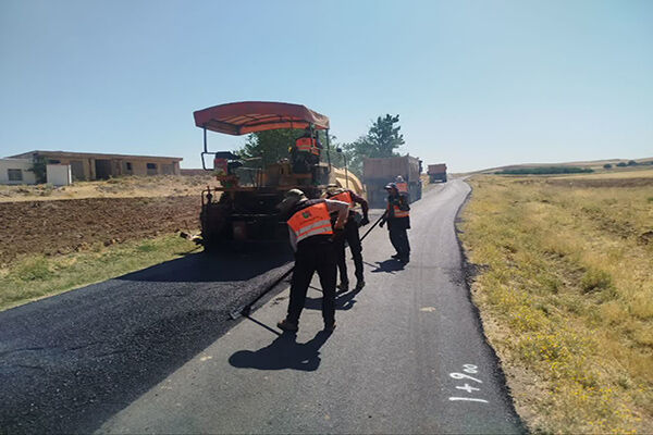 اجرای بیش از ۶۷ کیلومتر روکش آسفالت در محورهای فرعی و روستایی لرستان