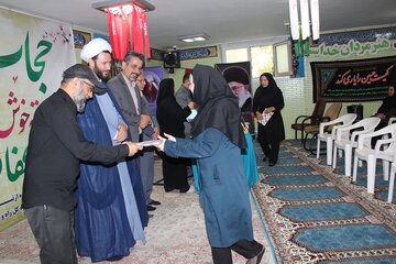ببینید/ تجلیل از بانوان شاغل در اداره کل راه و شهرسازی استان همدان به مناسبت هفته عفاف و حجاب