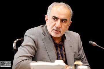 ببینید|گزارش تصویری بررسی روند نهایی‌سازی قرارداد احداث  کنارگذر شمال‌شرقی شیراز و مشارکت در احداث فاز نخست آزادراه شیراز - بوشهر با حضور هوشنگ بازوند، معاون وزیر راه و شهرسازی و مدیرعامل شرکت ساخت و توسعه زیربناهای حمل و نقل کشور با دکتر قادری نماینده مردم شیراز در مجلس شورای اسلامی