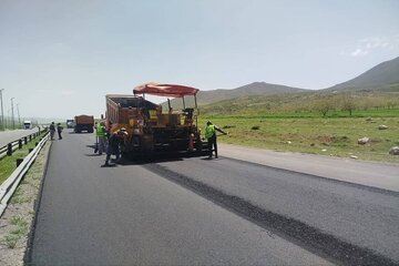 بهسازی و روکش آسفالت ۱۴۳ کیلومتر از محورهای اصلی لرستان با هدف ارتقای ایمنی تردد زائران اربعین