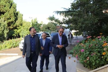 استقبال مدیرکل راه و شهرسازی استان قزوین از معاون توسعه مدیریت و منابع انسانی وزارت راه و شهرسازی