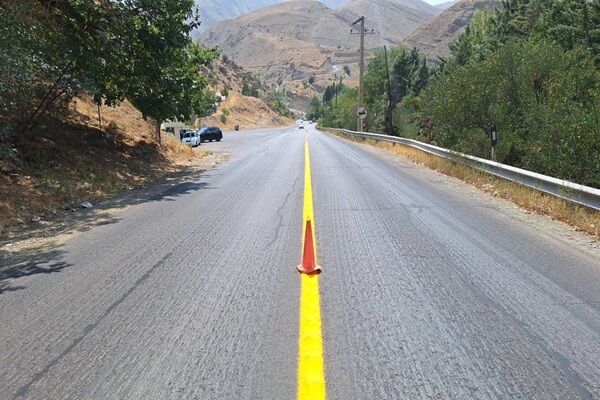 ببینید| عملیات خط کشی محور کرج کندوان حوزه راهداری گچسر