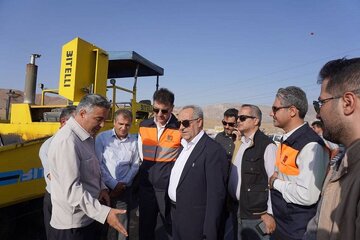 بازدید استاندار آذربایجان شرقی به همراه مدیران مربوطه از پروژه روکش آسفالت آزادراه تبریز-زنجان