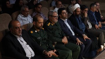 برگزاری مراسم بزرگداشت یاد و خاطره رهبر شهید در اداره کل راه و شهرسازی استان کرمان