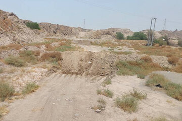 مسدود سازی مسیرهای غیرمجاز محور رودان در هرمزگان